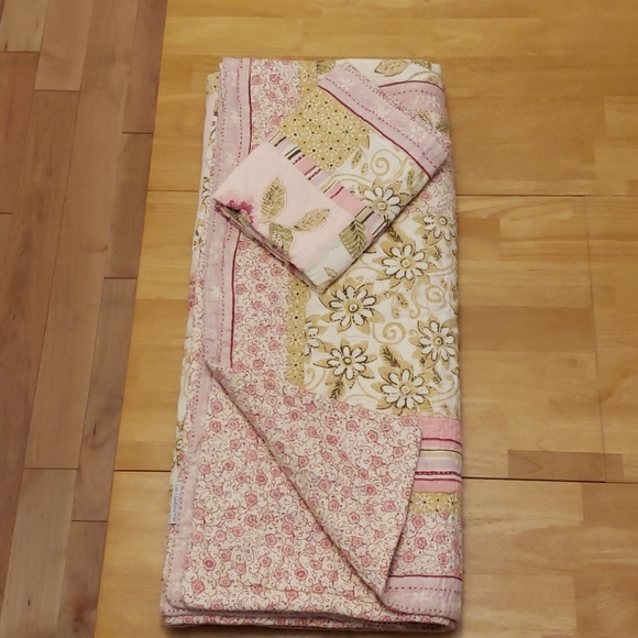 Liz Claiborne twin quilt and standard pillow sham